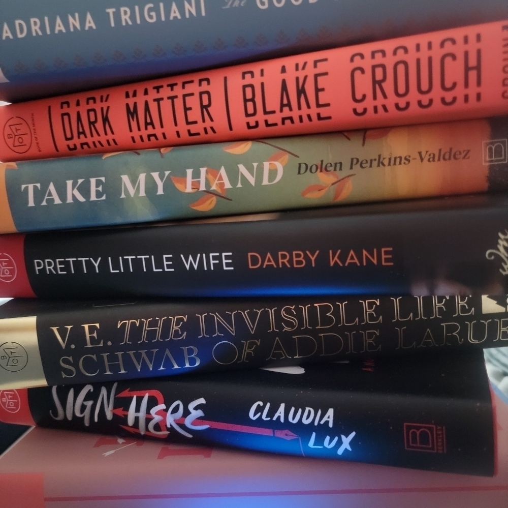 BOTM Pretty little wife Book of the Month  Hardcover - Picture 2 of 2